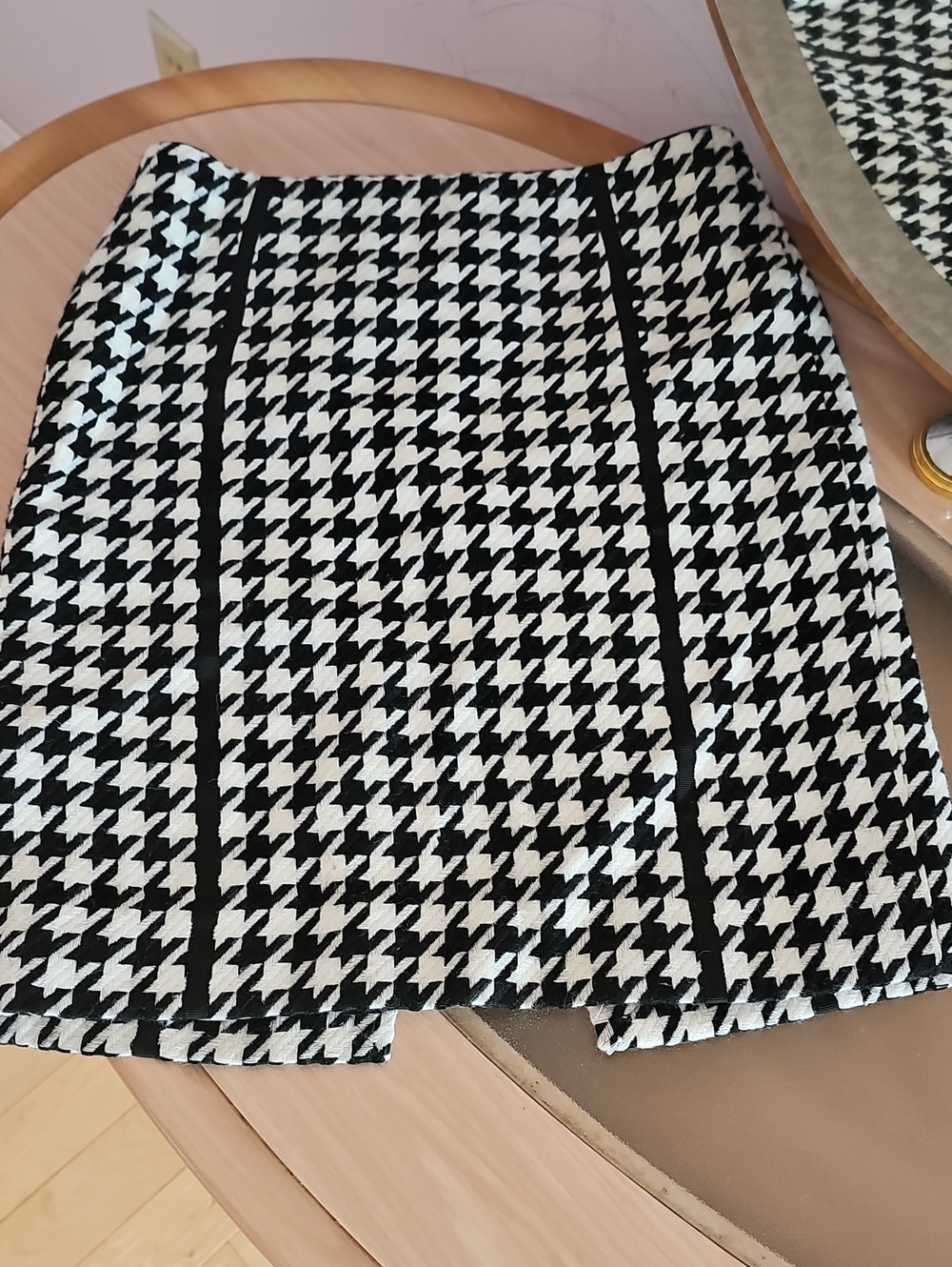 White House Black Market Black and White Houndstooth Pencil Skirt